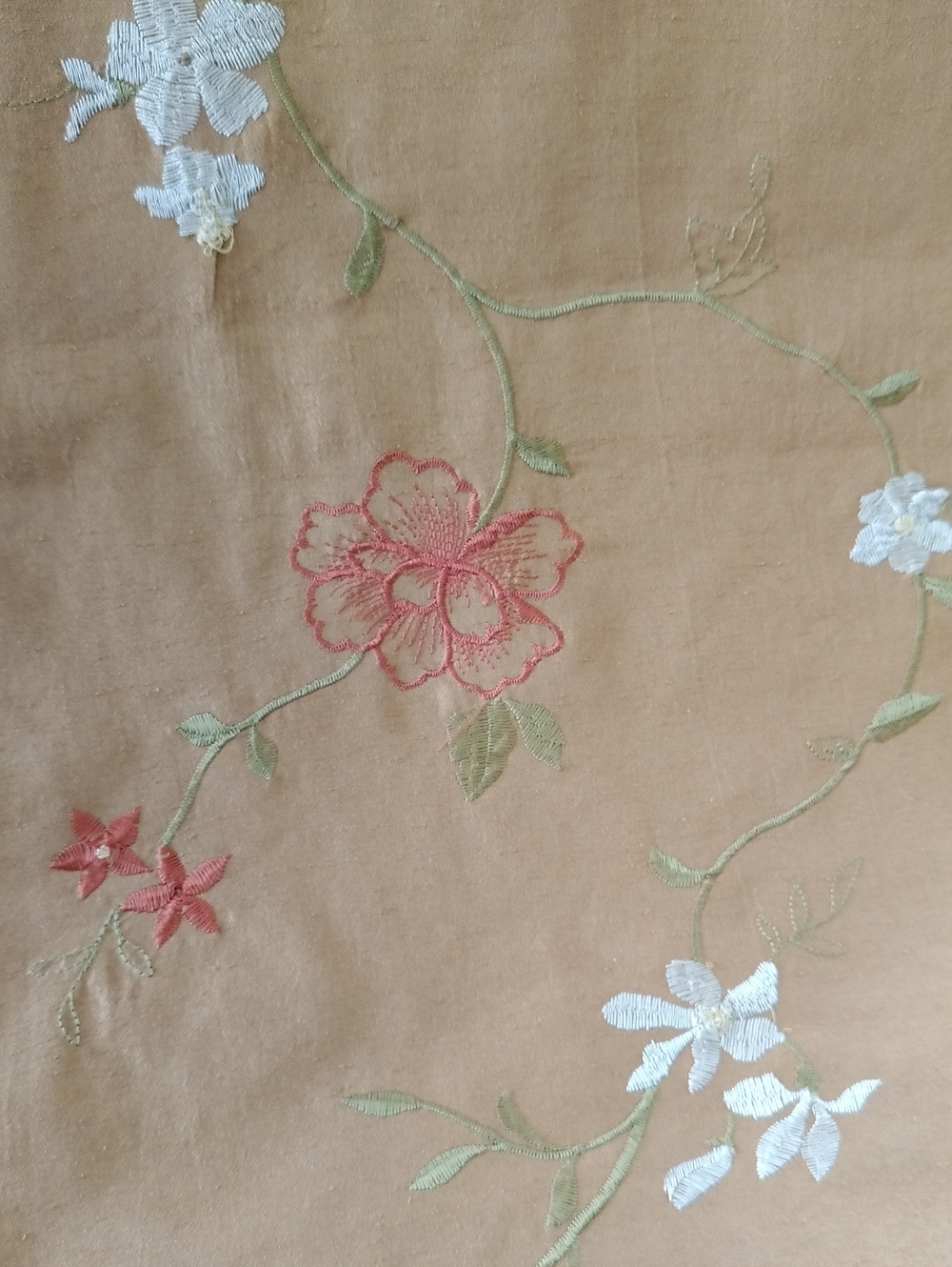 Table Runner Floral Design - Picture 2 of 4
